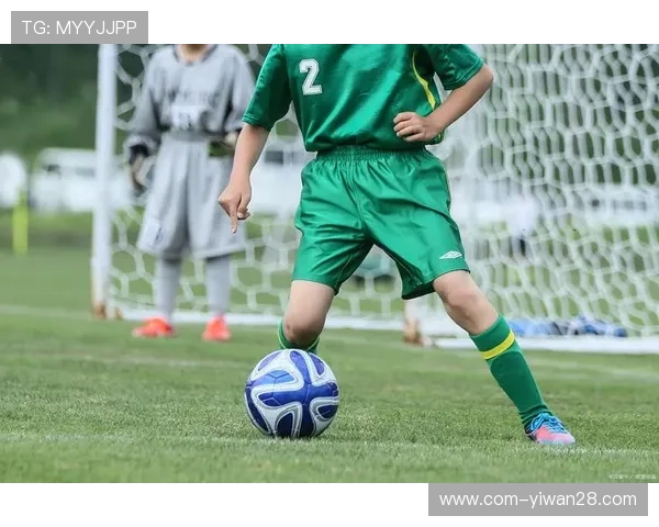 身高不到一米六的足球球星们：小个子巨星如何在绿茵场上闯出一片天